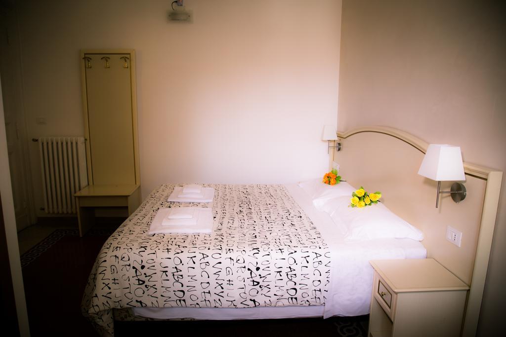 St. Peter Central Rooms B&B โรม ภายนอก รูปภาพ
