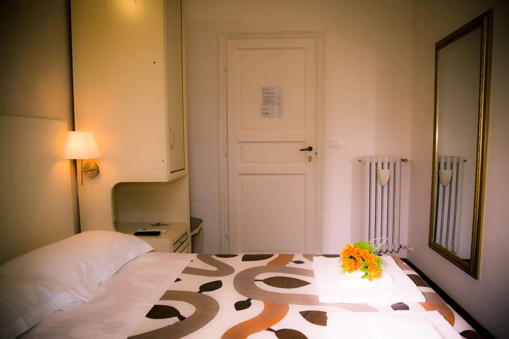 St. Peter Central Rooms B&B โรม ภายนอก รูปภาพ