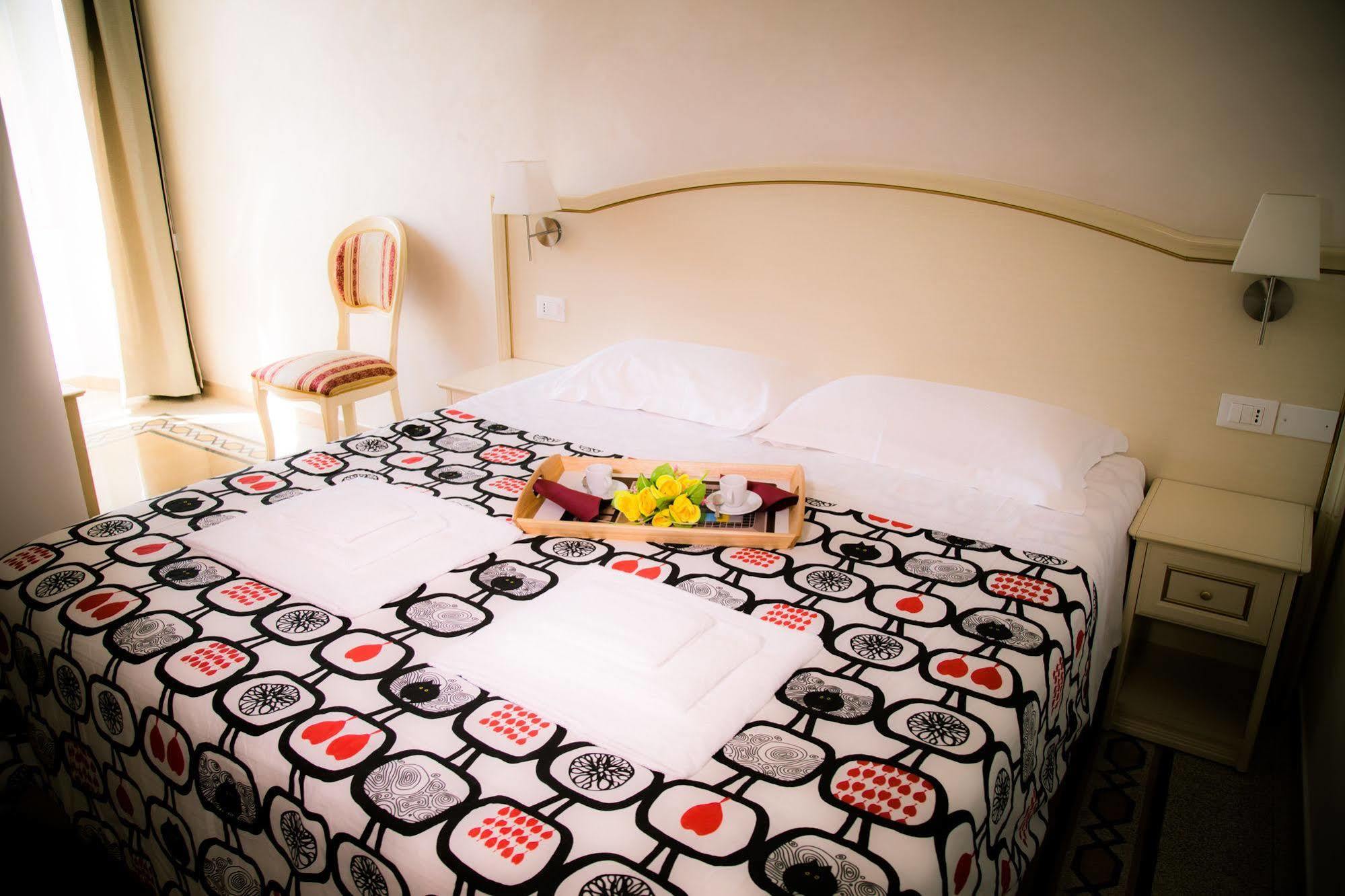 St. Peter Central Rooms B&B โรม ภายนอก รูปภาพ